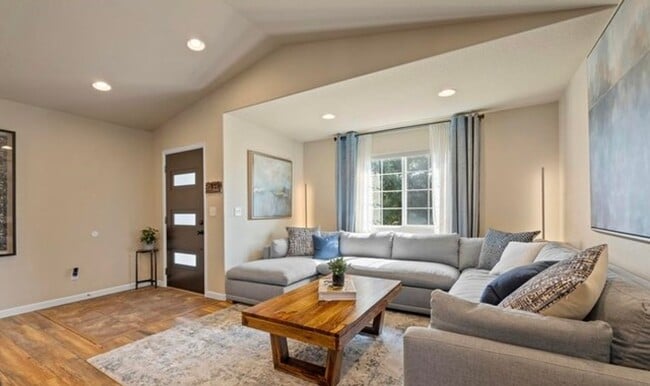 Photo - Beautiful 4 Bedroom in Loveland House