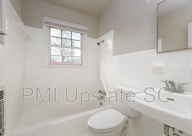 Foto del edificio - 101a Looneybrook Dr