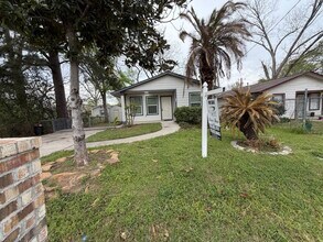 Building Photo - 710 Avenue J Pl