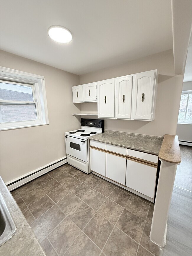 Building Photo - 1590 Ouellette Ave