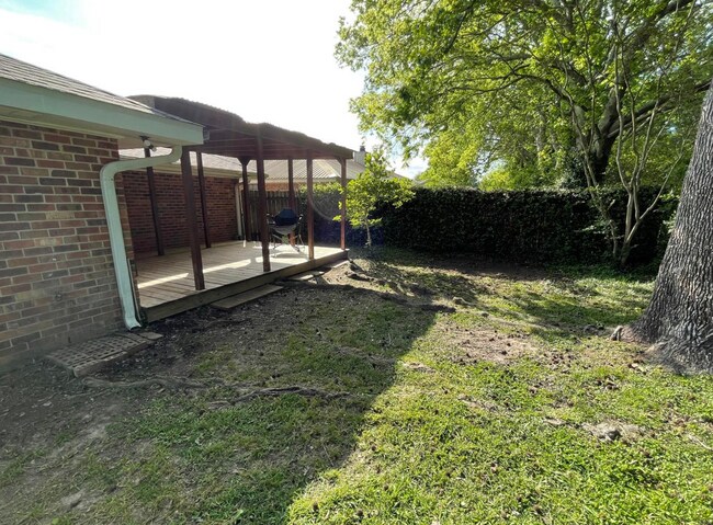Foto del edificio - 128 Longfellow Dr