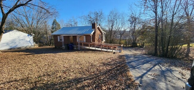 Building Photo - Brick Ranch Available Close to VW and Amazon!