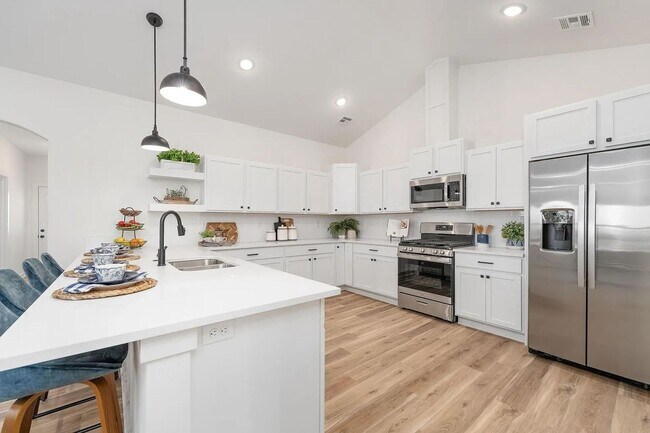 Foto del edificio - BRAND NEW 3 Bedroom Townhome!