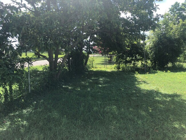 Foto del edificio - MALDEN - 3-4 bedroom ranch in town with fenced yard - $599.38 MONTH / $999 DOWN