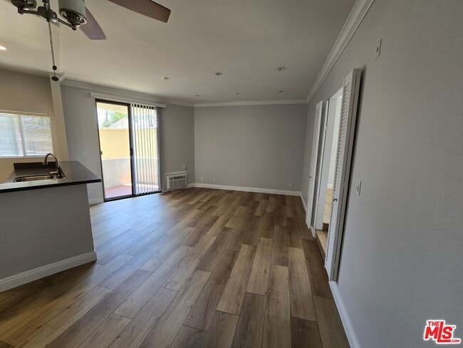 Building Photo - 2107 Beachwood Dr