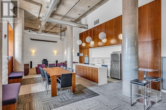 Photo du bâtiment - 354-354 Gladstone Ave