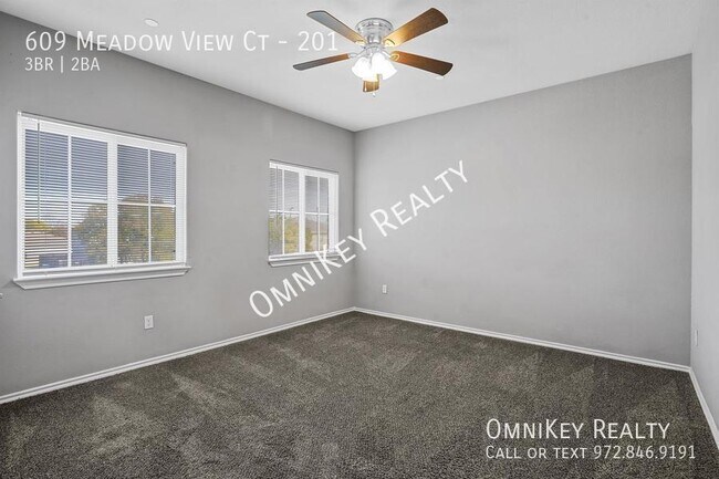 Foto del edificio - 609 Meadow View Ct