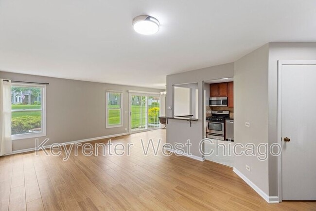 Building Photo - 1851 Fox Run Dr