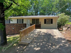 Building Photo - 42 Oakview Dr