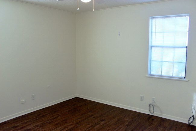 Building Photo - 708 Matilda St