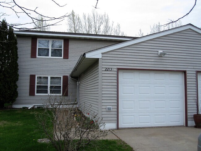 Building Photo - 2213 Namekagon St