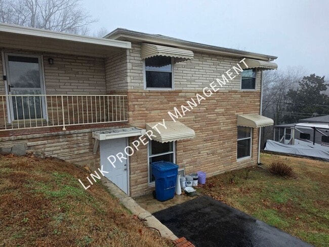 Building Photo - 3731 Knollwood Dr