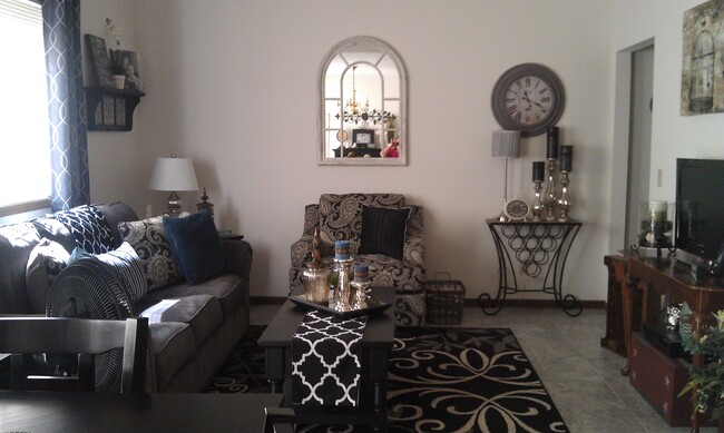 Building Photo - 1334 Spring Village Dr