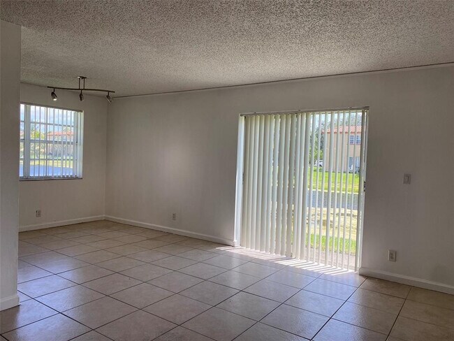Foto del edificio - 8734 SW 3rd St