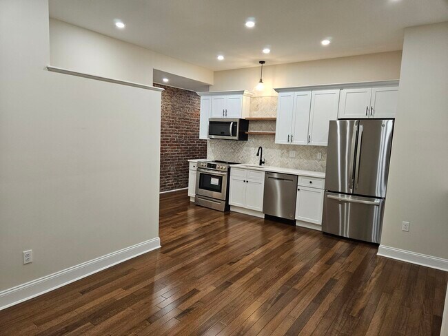 Foto del edificio - 125 E 3rd St