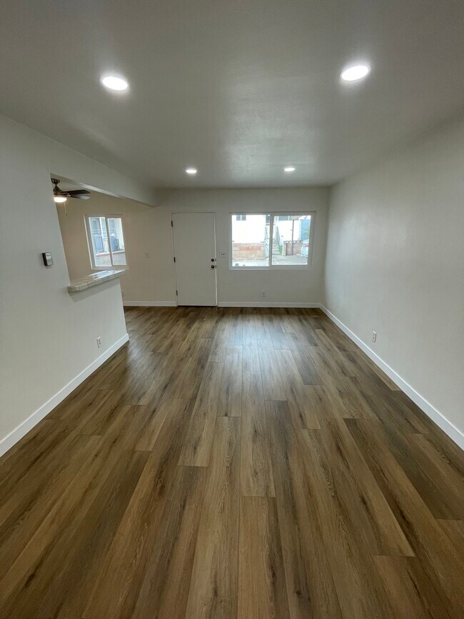 Foto del edificio - 12514 Broadway Ave