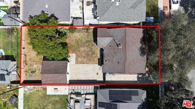 Foto del edificio - 6003 Bellflower Blvd