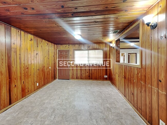 Building Photo - 6672 Vermillion St