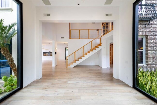 Building Photo - 6 Jupiter Hills Dr