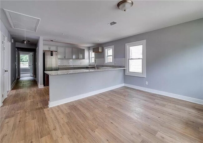 Foto del edificio - 294 Booker St SW