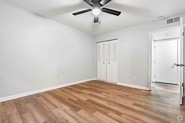 1 habitación, 1 baño - 650 pies cuadrados - Dormitorio principal - Lucia Apartments - 1/2 Off First and Last Month's Rent!