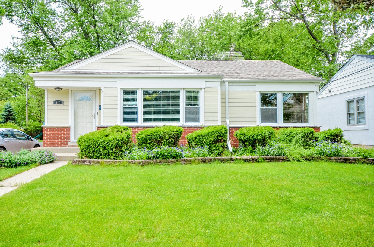 Primary Photo - 812 Highland Ave