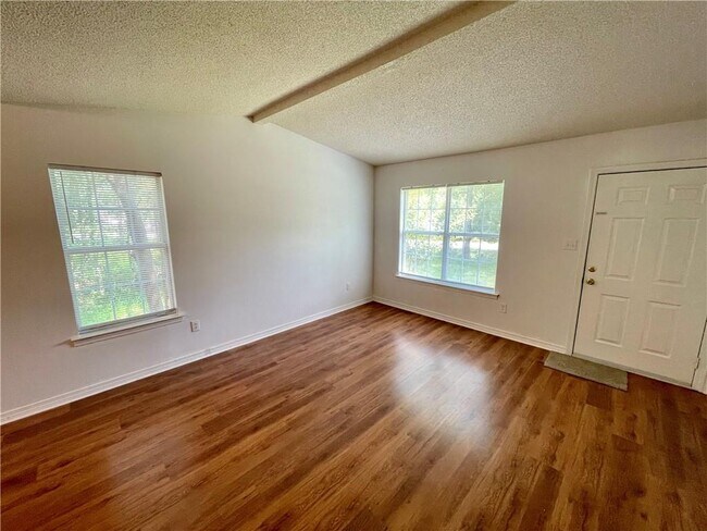 Building Photo - 6476 Bellwood Dr E