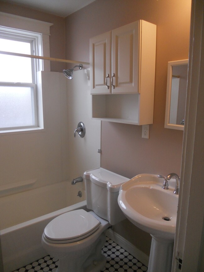 Building Photo - 2108 Geyer Ave