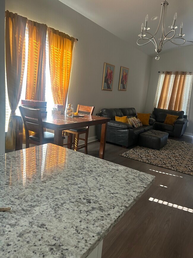 Foto del edificio - 6212 Stumberg Ln