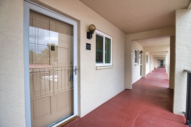 Building Photo - Annual 2-Bedroom 2-Bathroom Second Floor Condo on Venice Island with Stunning Waterfront!