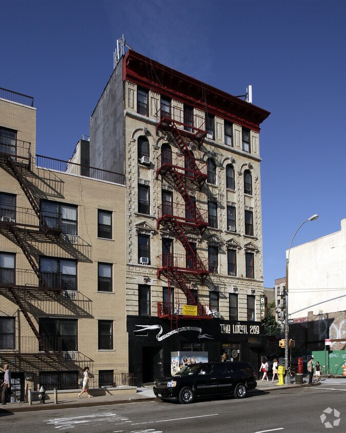 Houston on Suffolk Apartments New York, NY