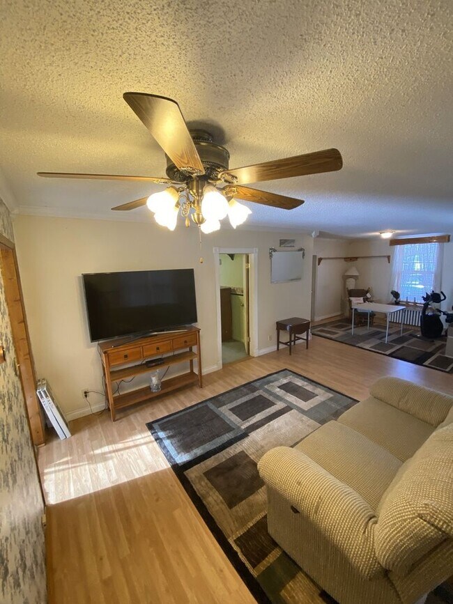 Foto del edificio - Charming 3BR House in Great Falls