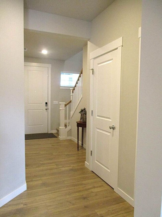 Building Photo - 5-Bedroom Home in Stetson Heights Backing to Greenbelt