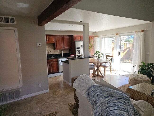 Foto del edificio - 853 Mola Vista Way