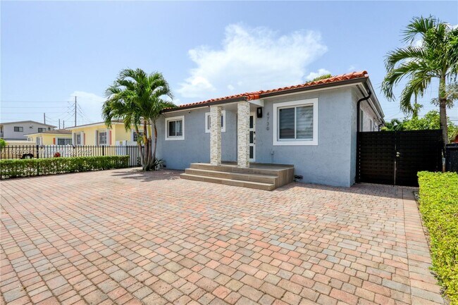 Foto del edificio - 4730 NW 4th Terrace