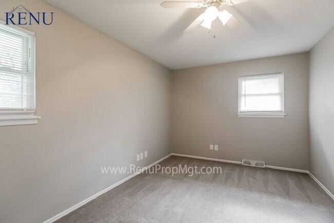 Foto del edificio - Available Now!