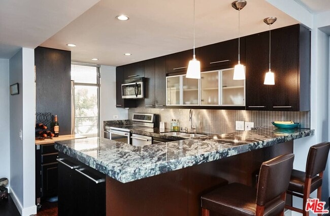 Building Photo - 4267 Marina City Dr
