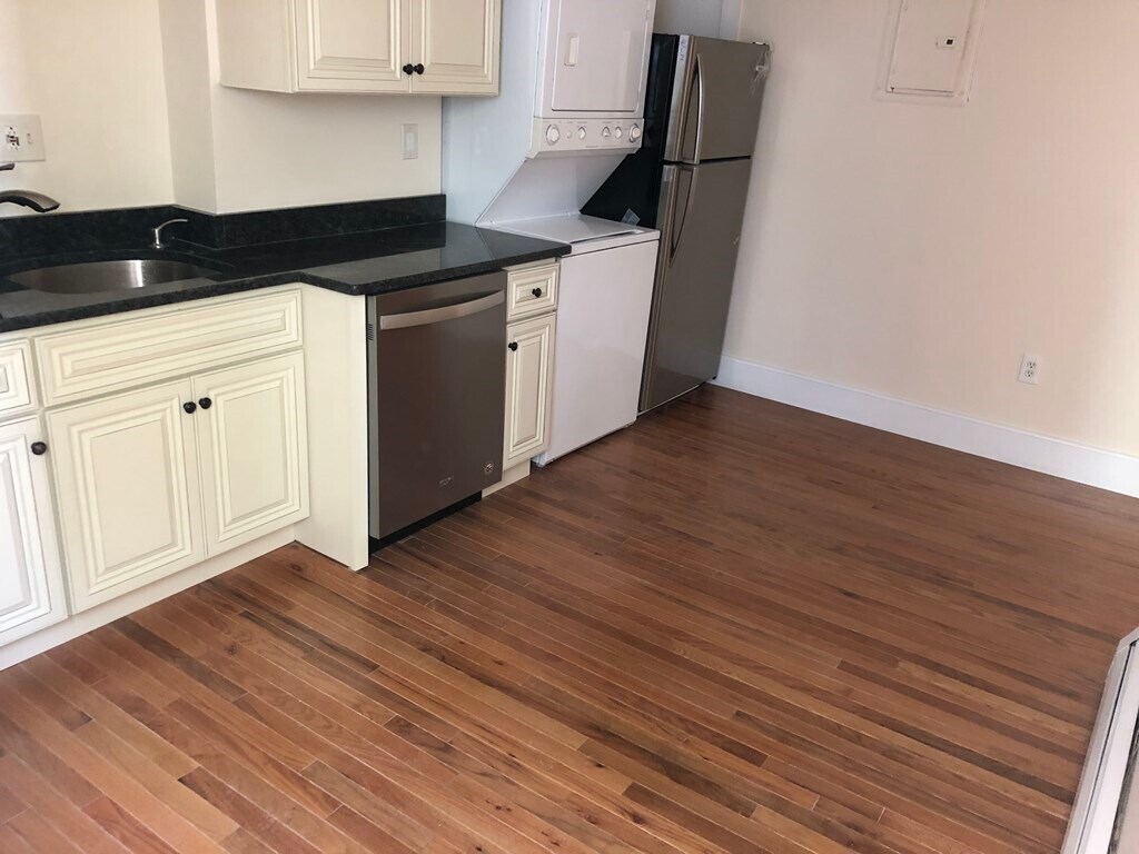 Foto principal - 881 Harrison Ave