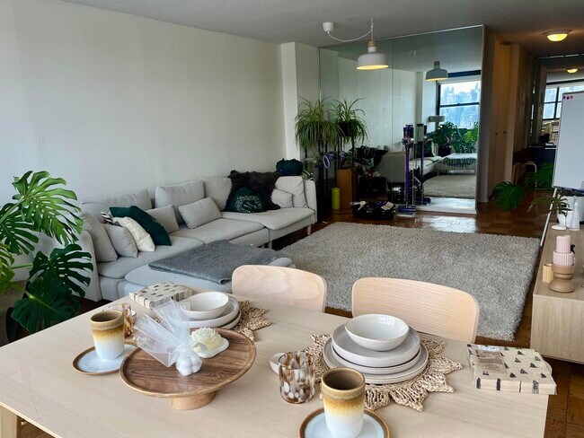 Foto del edificio - 7002 JFK Blvd E