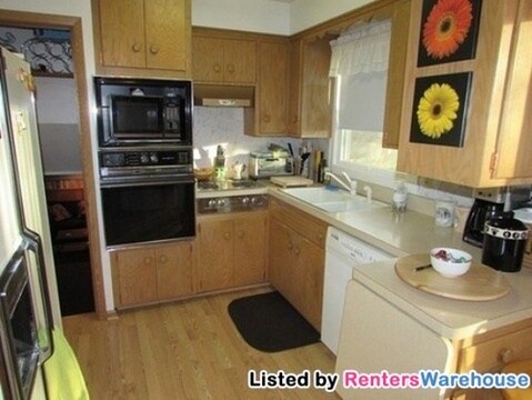 Building Photo - 11013 Oak Knoll Ter N