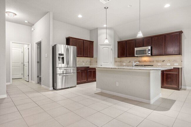 Building Photo - Single Story Home Shows Like New!!
