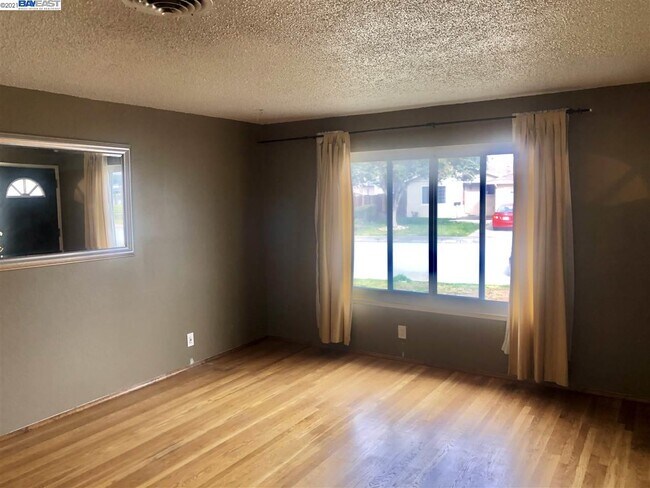 Building Photo - 3630 MacGregor Ln