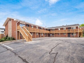 Building Photo - 593 Riverview Dr
