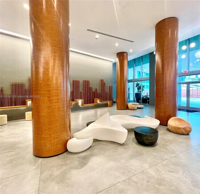 Foto del edificio - 350 S Miami Ave