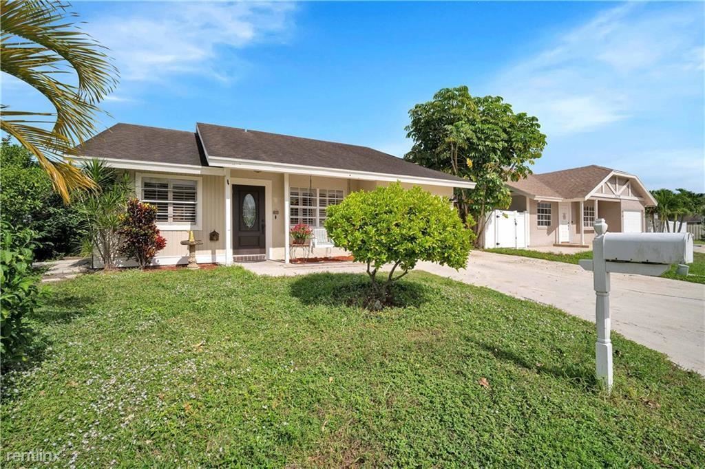 Foto principal - 4 br, 2 bath House - 23265 Country Club Dr W