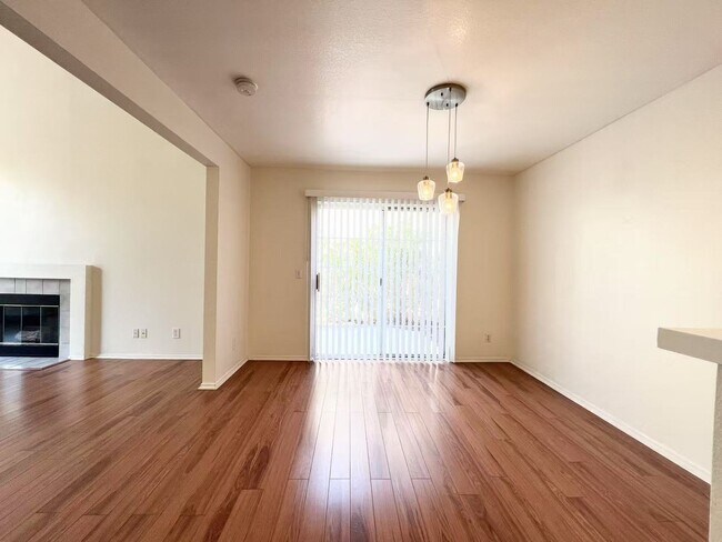 Foto del edificio - Spacious Townhome in Desirable Green Valle...