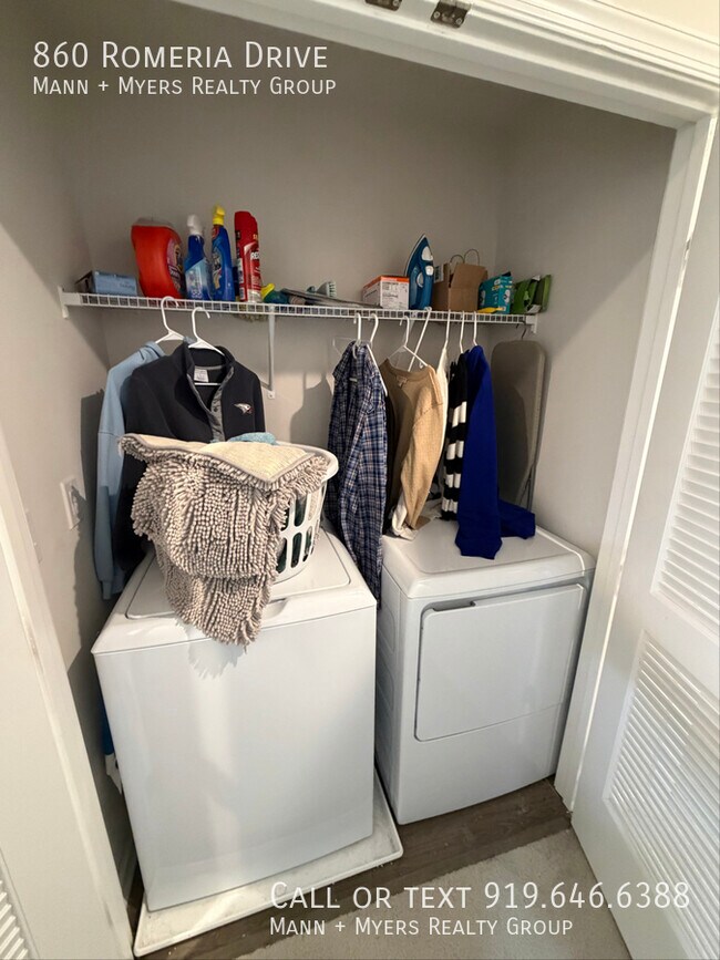 Foto del edificio - 860 Romeria Dr