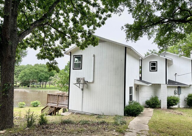 Building Photo - CHARMING HOUSE ON LAKE MEXIA