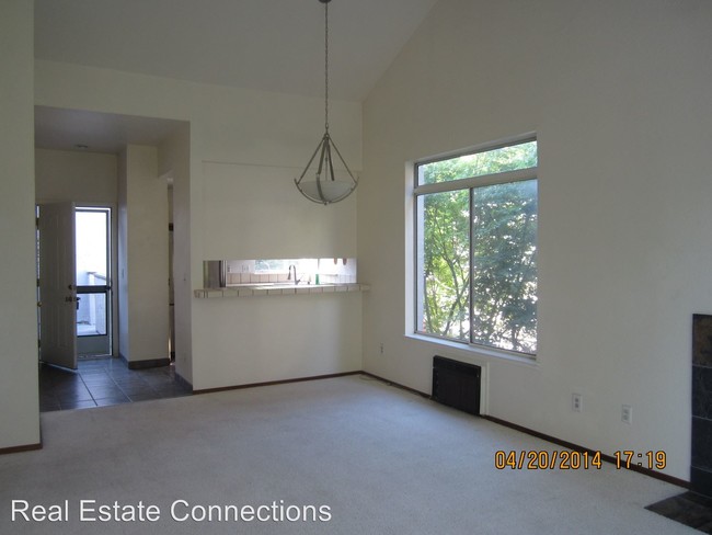 Building Photo - 630 N San Pedro St