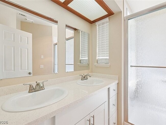 Building Photo - 582 Kavanagh Pl